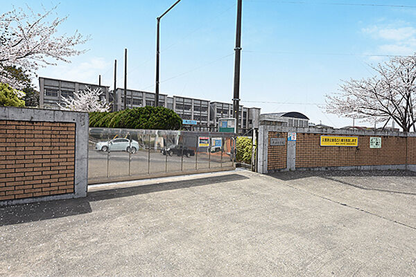 片瀬中学校まで約1434m