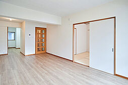 UR新川・島屋敷通り 3階2LDKのリビング/ダイニング