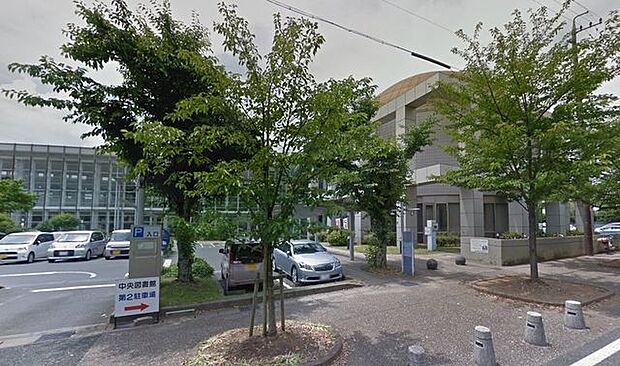 豊川市中央図書館 940m