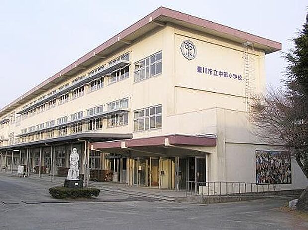 中部小学校 190m