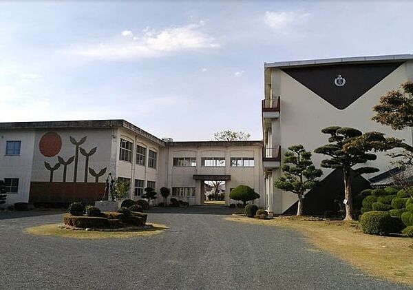 新城小学校 1080m