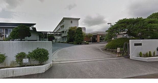 新城中学校 470m