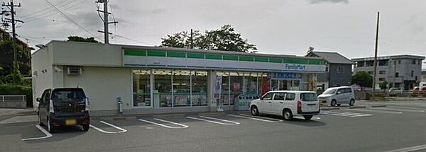 ファミリーマート　豊川小坂井町店 200m