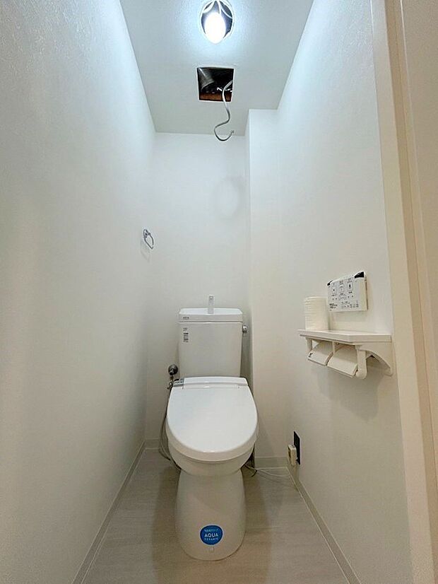 ■トイレ■白を基調とした清潔感溢れるトイレ。