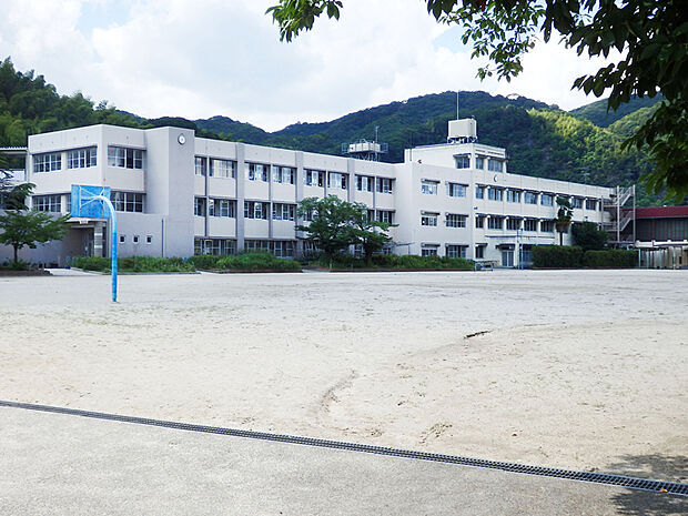 島本町立第二小学校（290m）