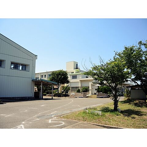 小学校「市立西浜小学校まで1300ｍ」