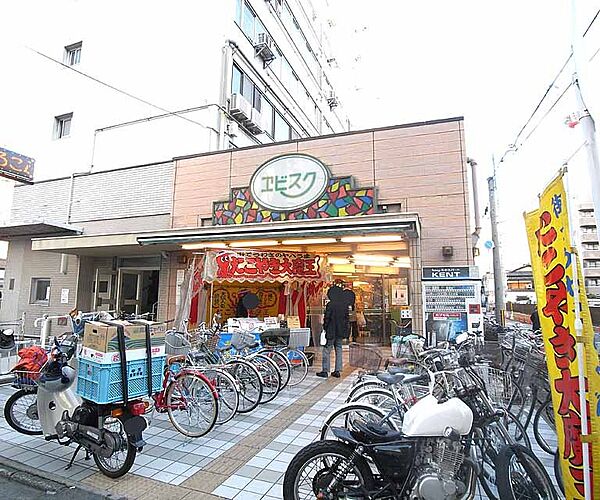 エビスク七条まで829m 京都駅近くのスーパー。京都サンガＦＣを応援している地元スーパーです。営業時間は午前10時〜午後8時です。