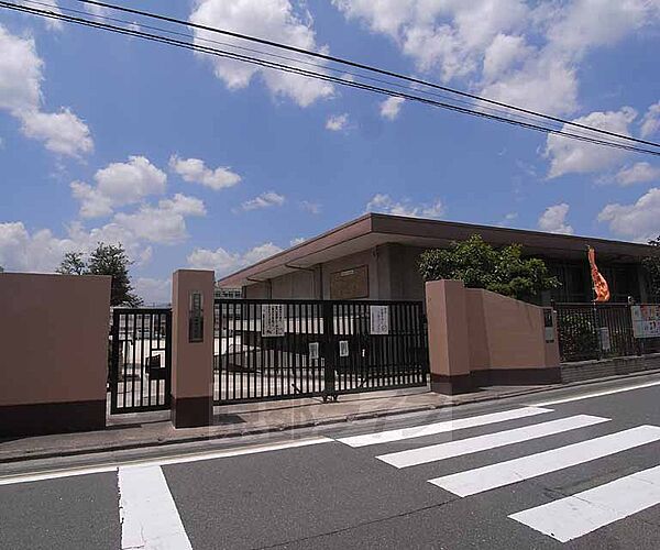 画像19:伏見板橋小学校まで220m 活気溢れる小学校です。