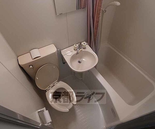 画像6:ユニットタイプの浴室です。