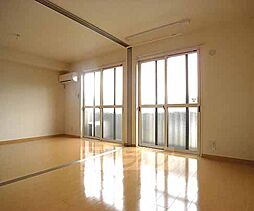 Ｇｒａｎｄ　ｃｈａｒｉｏｔ（向島） 203 2階1LDKのリビング/ダイニング