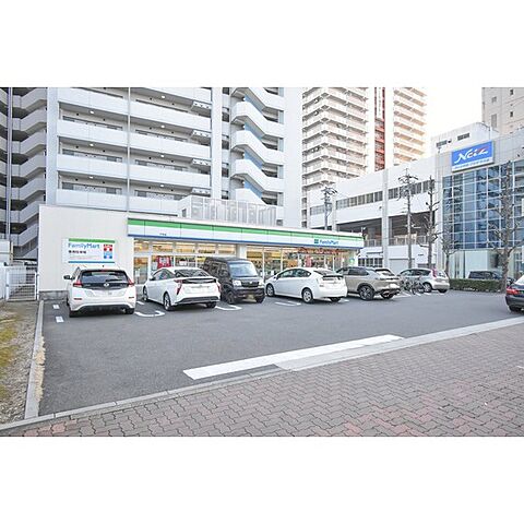コンビニ「ファミリーマート千早店まで131ｍ」