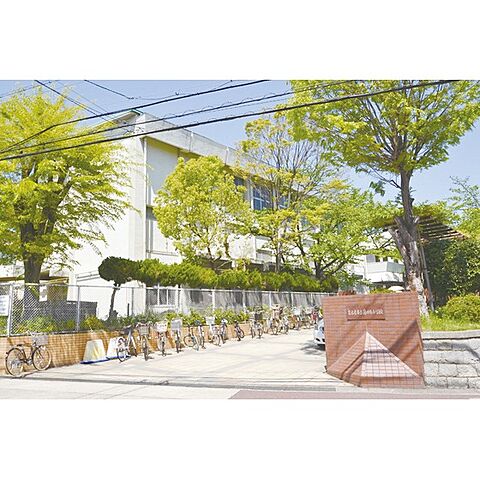 小学校「名古屋市立藤が丘小学校まで412ｍ」