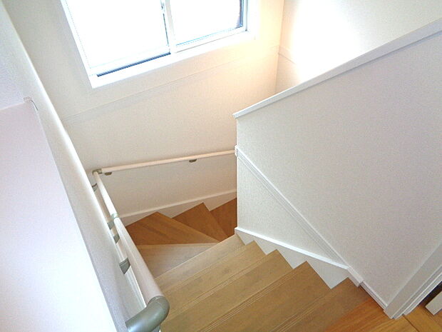 階段手すり付きです。同社施工例仕様です。