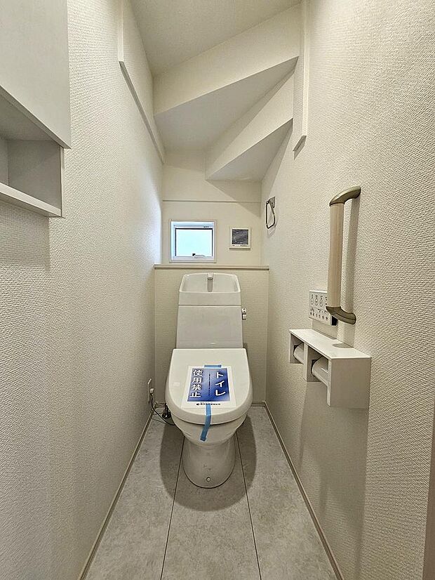 快適な温水洗浄便座！トイレは1階と2階にあります。