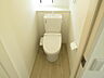 トイレ：写真は同施工会社のものです。トイレは1階と2階にあります。