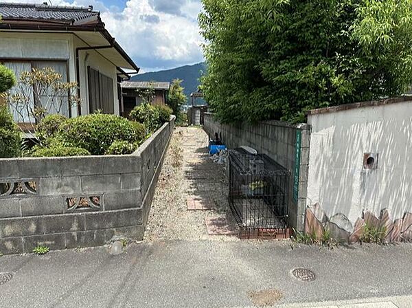 南西側接道0.4ｍ。