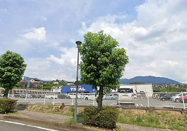スーパー徒歩１１分