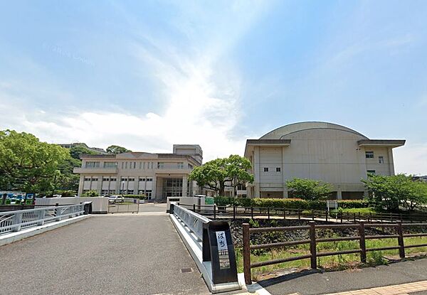 北九州市立黒崎中学校まで835m