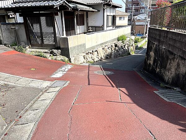西側の前面道路！