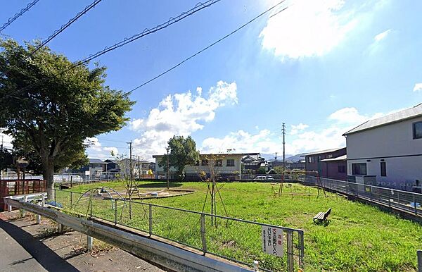 高野1号公園。80ｍ。徒歩1分。