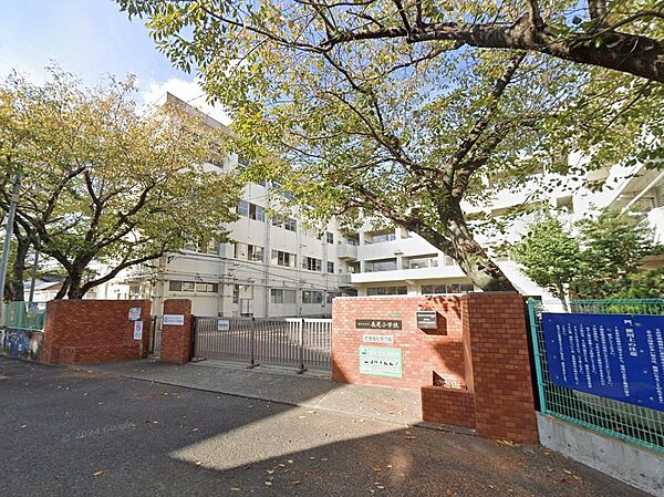 北九州市立長尾小学校。1397m。徒歩18分。