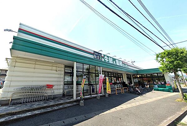 業務スーパー小倉南方店。1597m。徒歩20分。