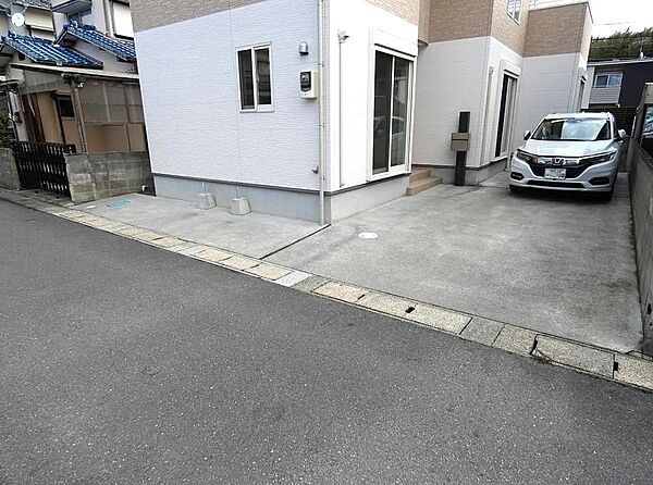 車種によっては3台駐車可！