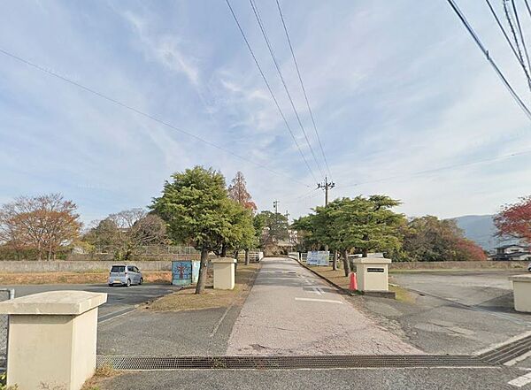 直方市立直方第二中学校：1827ｍ、徒歩23分