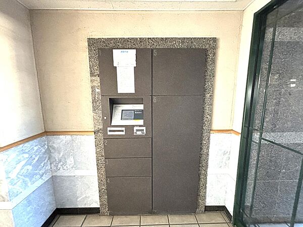 あると便利な宅配BOX付き！