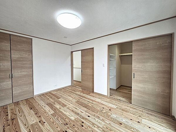 窓から快適な光と風を取り込める設計です。