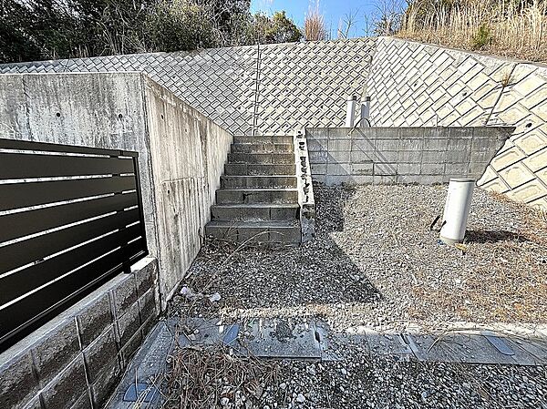 敷地の階段部分、造成済！