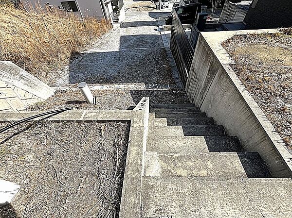 敷地の階段部分、造成済！