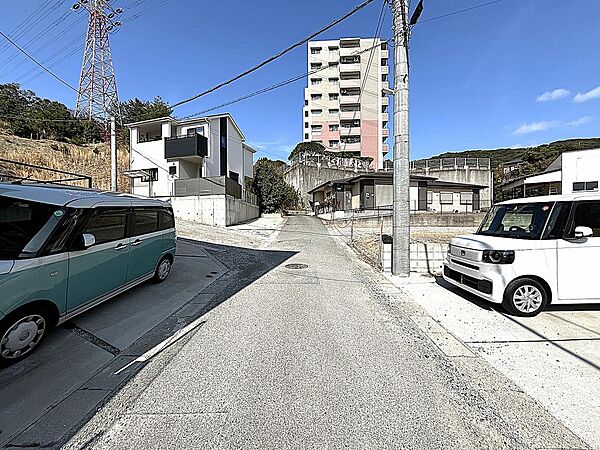 前面道路と周辺の街並み！