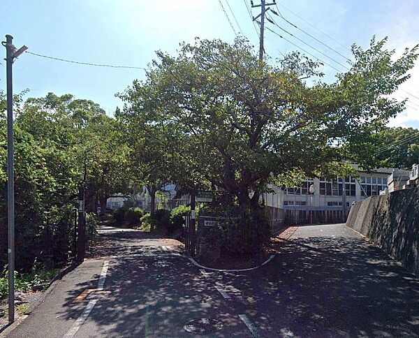 中間市立中間中学校まで740ｍ