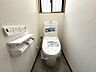 トイレ：トイレには快適な温水洗浄便座付！