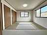 和室：2階和室8帖、2面採光で明るいお部屋！