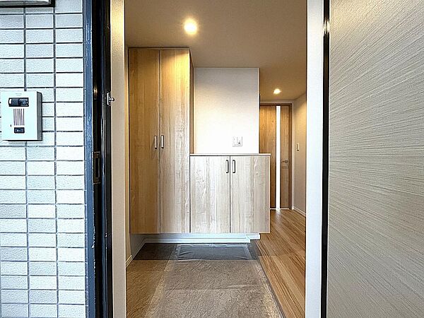 玄関奥にシューズボックスがついているので、片付いた玄関がキープできます！