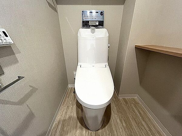 トイレには快適な温水洗浄便座付！
