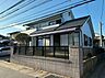 外観：敷地は南東角地、建物は切妻屋根のすっきりした外観です！
