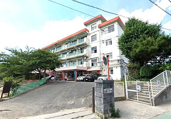 北九州市立吉田小学校：1200ｍ、徒歩15分