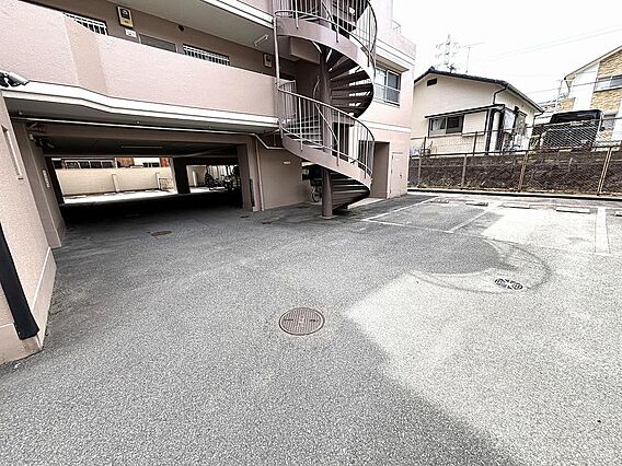 駐車場。