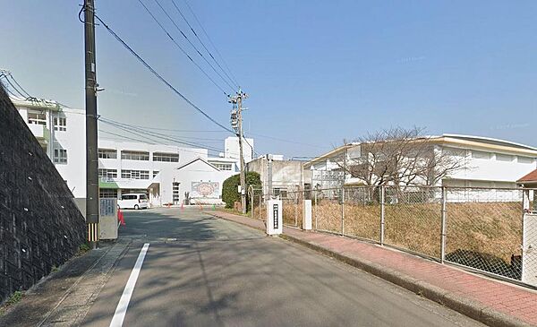 宗像市立赤間西小学校まで1810ｍ！