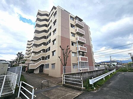 ご都合の良い日にご案内させて頂きます。駐車場空有:月額5000円〜6000円