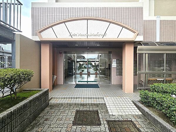 重厚感あるエントランス。