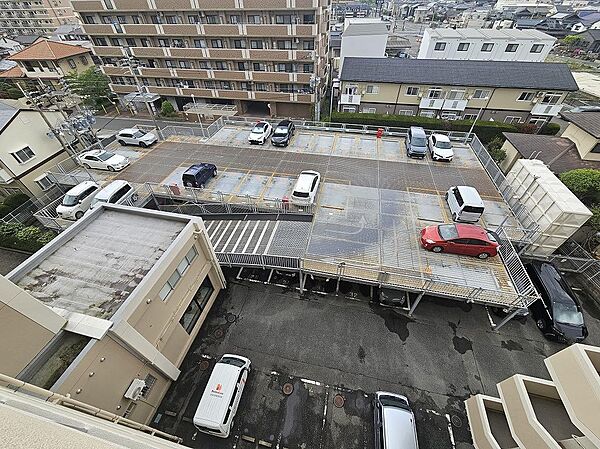 駐車場空有：月額5000円～6000円