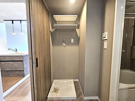 洗面所も広く、下着やタオル類を余裕で収納できます。