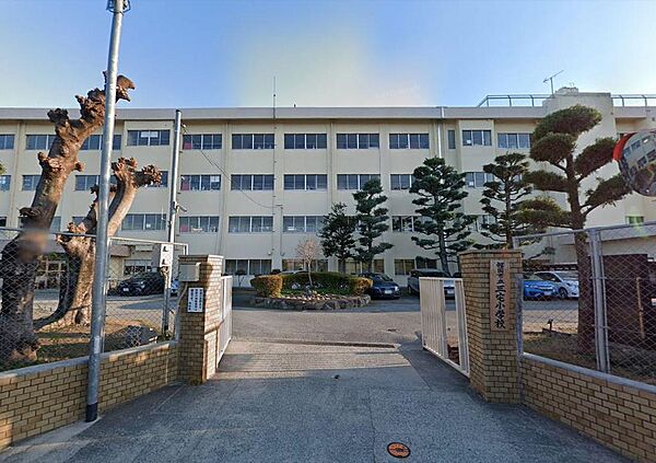 福岡市立三宅小学校：400ｍ、徒歩5分！