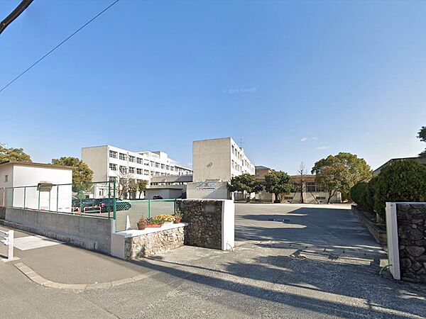 福岡市立三宅中学校：1000ｍ、徒歩13分！