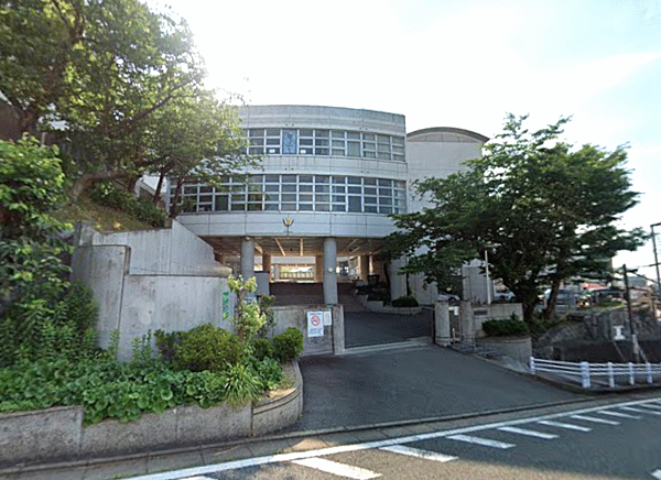 北九州市立高生中学校：750ｍ、徒歩10分！