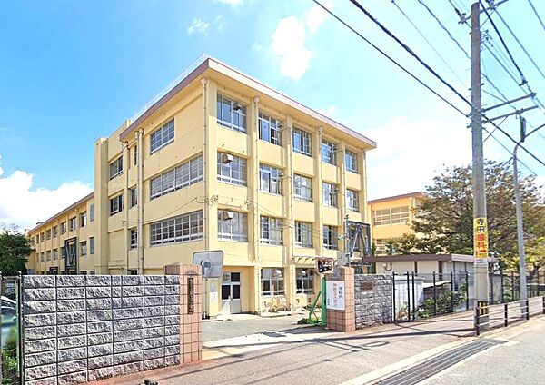 福岡市立草ヶ江小学校：950ｍ、徒歩12分！